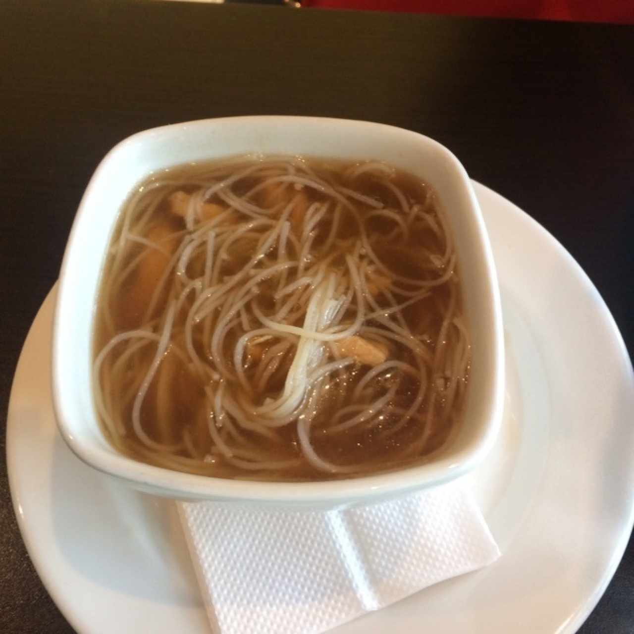 sopa de pollo con fideos