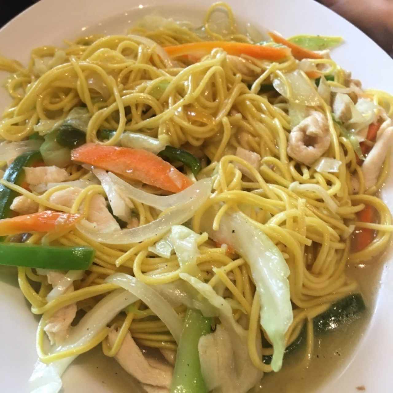 Chow Mein con pollo