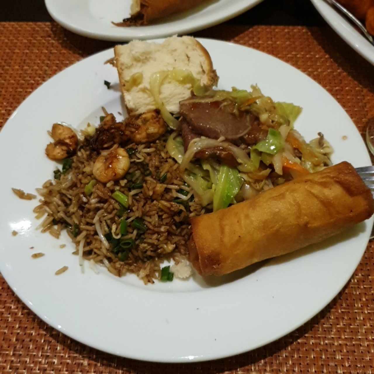 Arroz especial, chop suey, lumpia