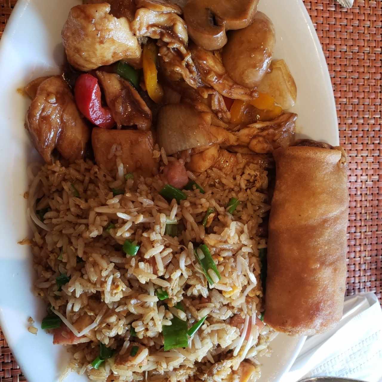 arroz con champiñones y lumpia