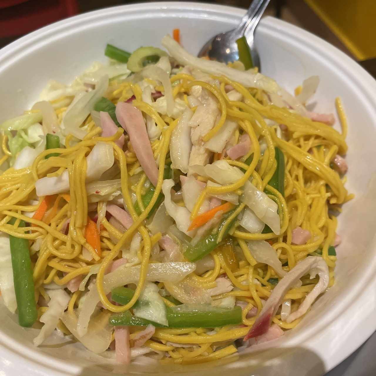 40 - Chow Mein Especial (pollo, puerco, jamón, camarones)