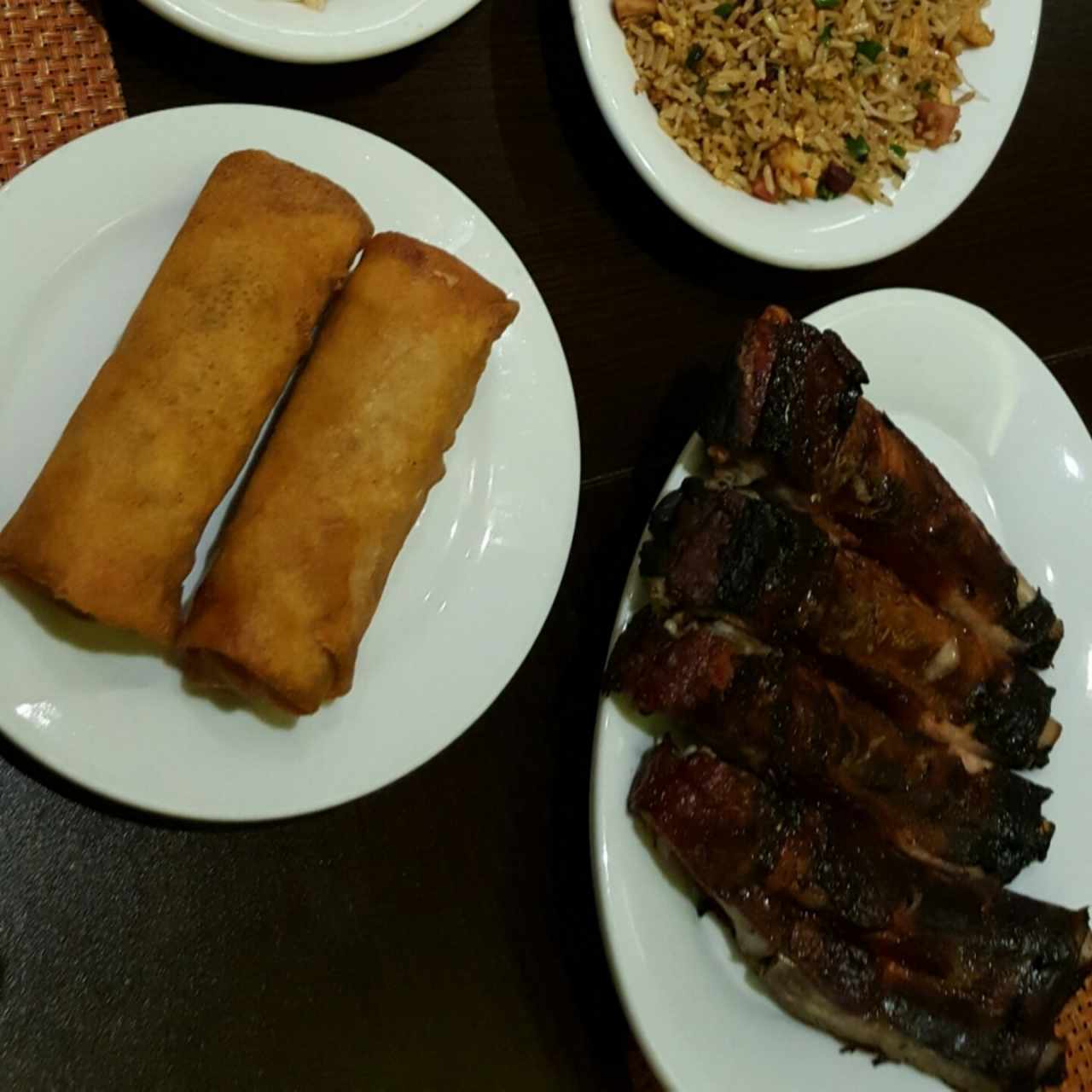 costillas y lumpias 