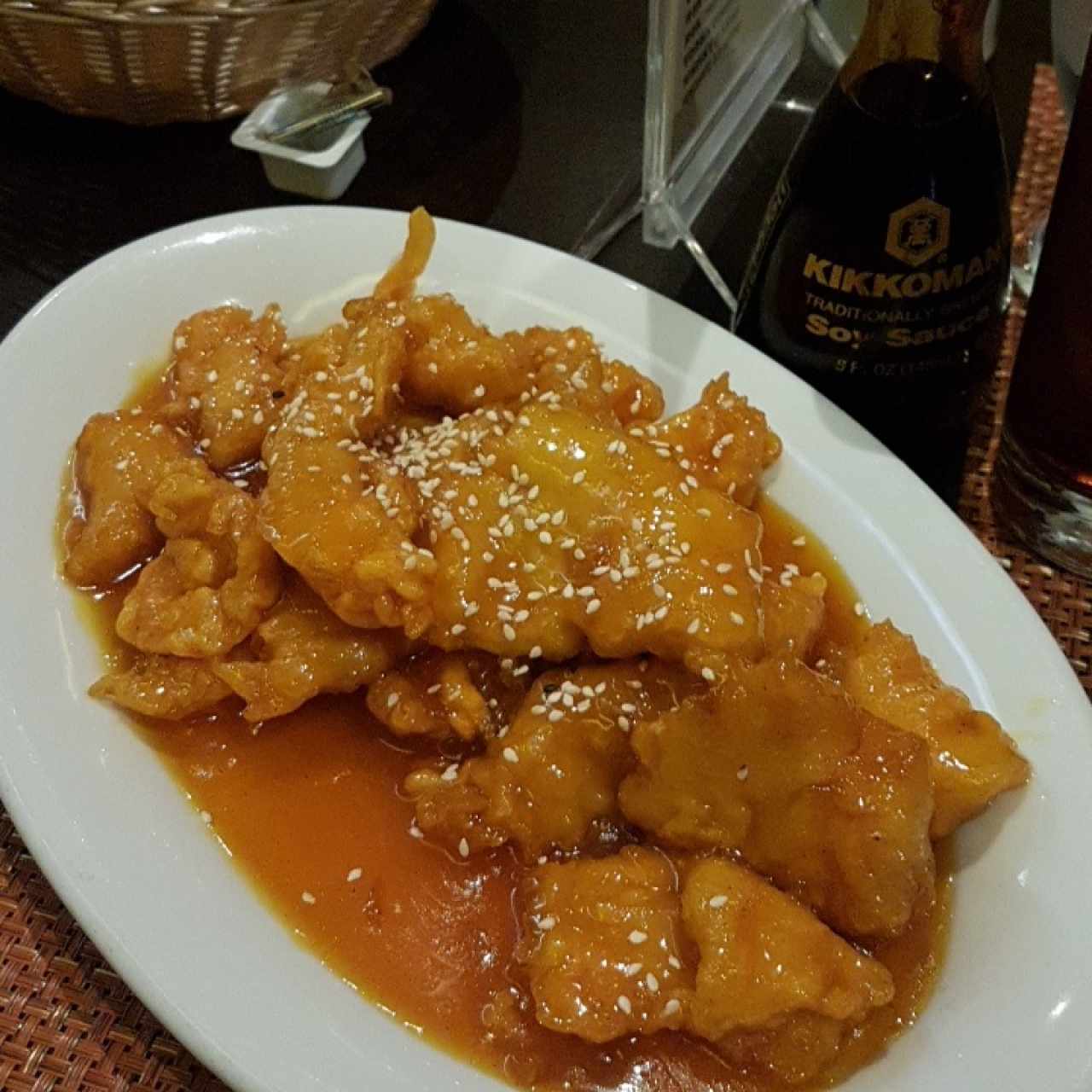 Pollo en miel y ajonjolí