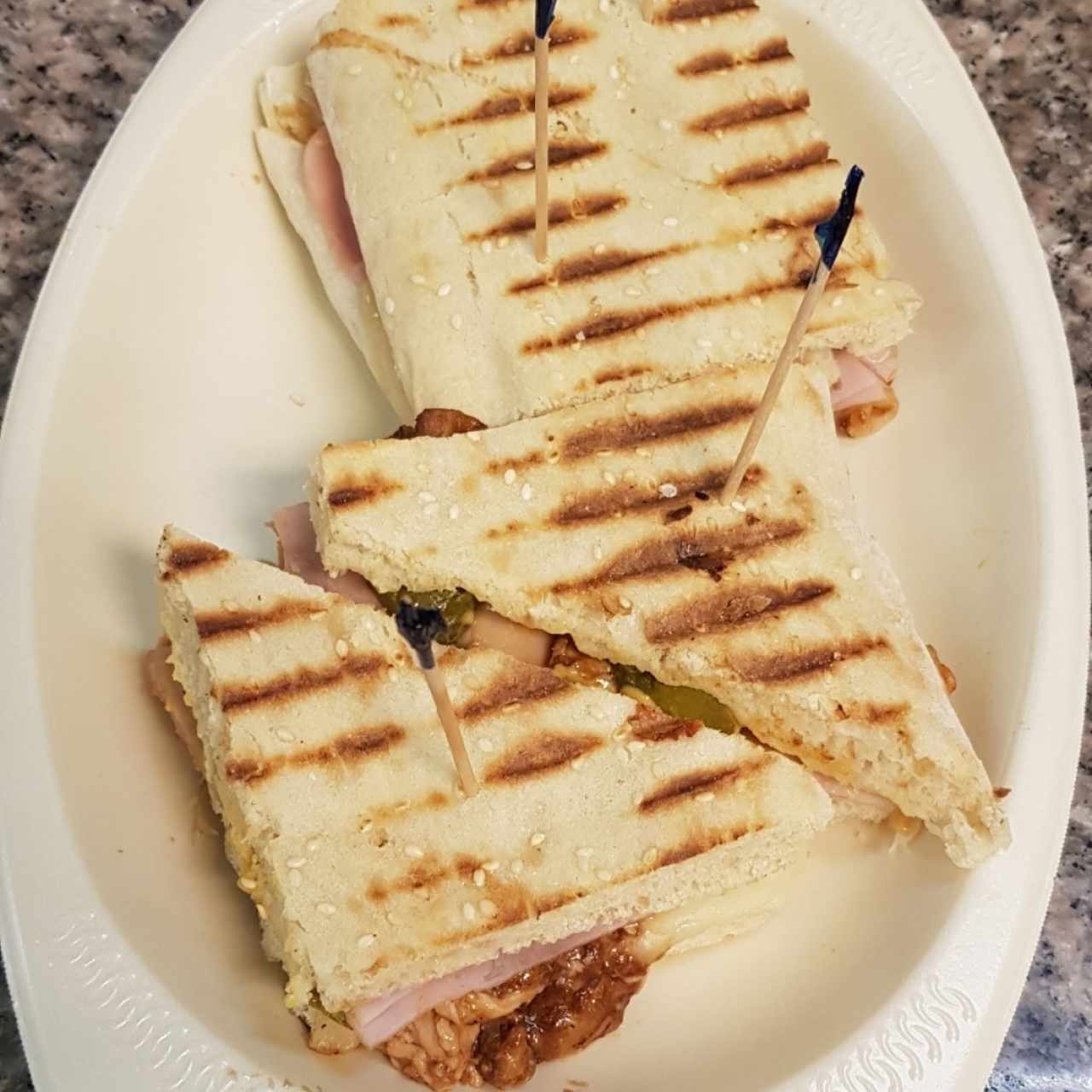 panini de pollo en salsa barbacoa 