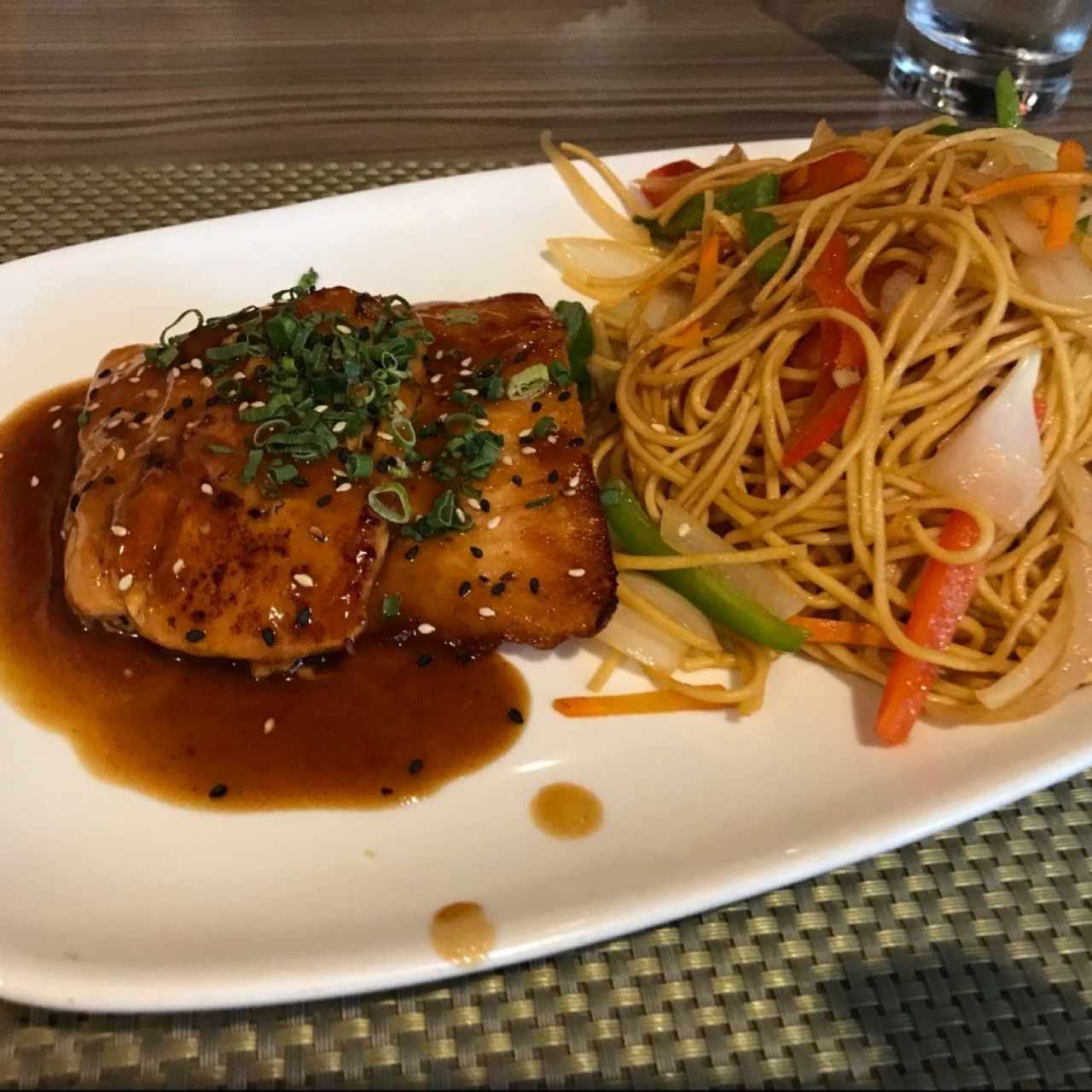 Salmón Teriyaki con Pasta