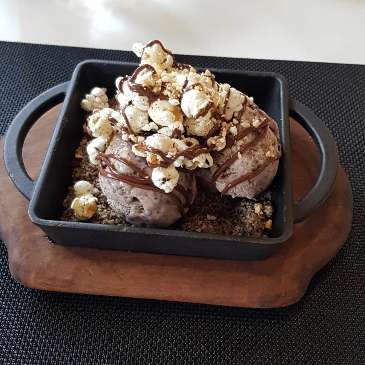 helado con Nutella , oreo y palomitas