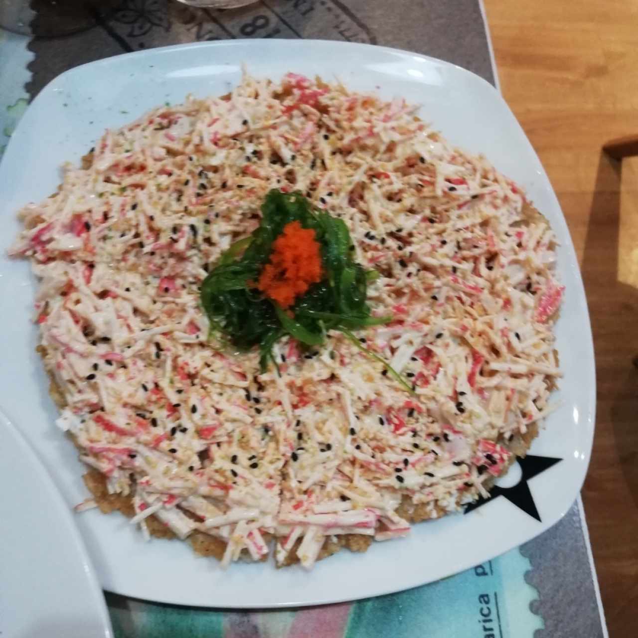 Sushi pizza de cangrejo