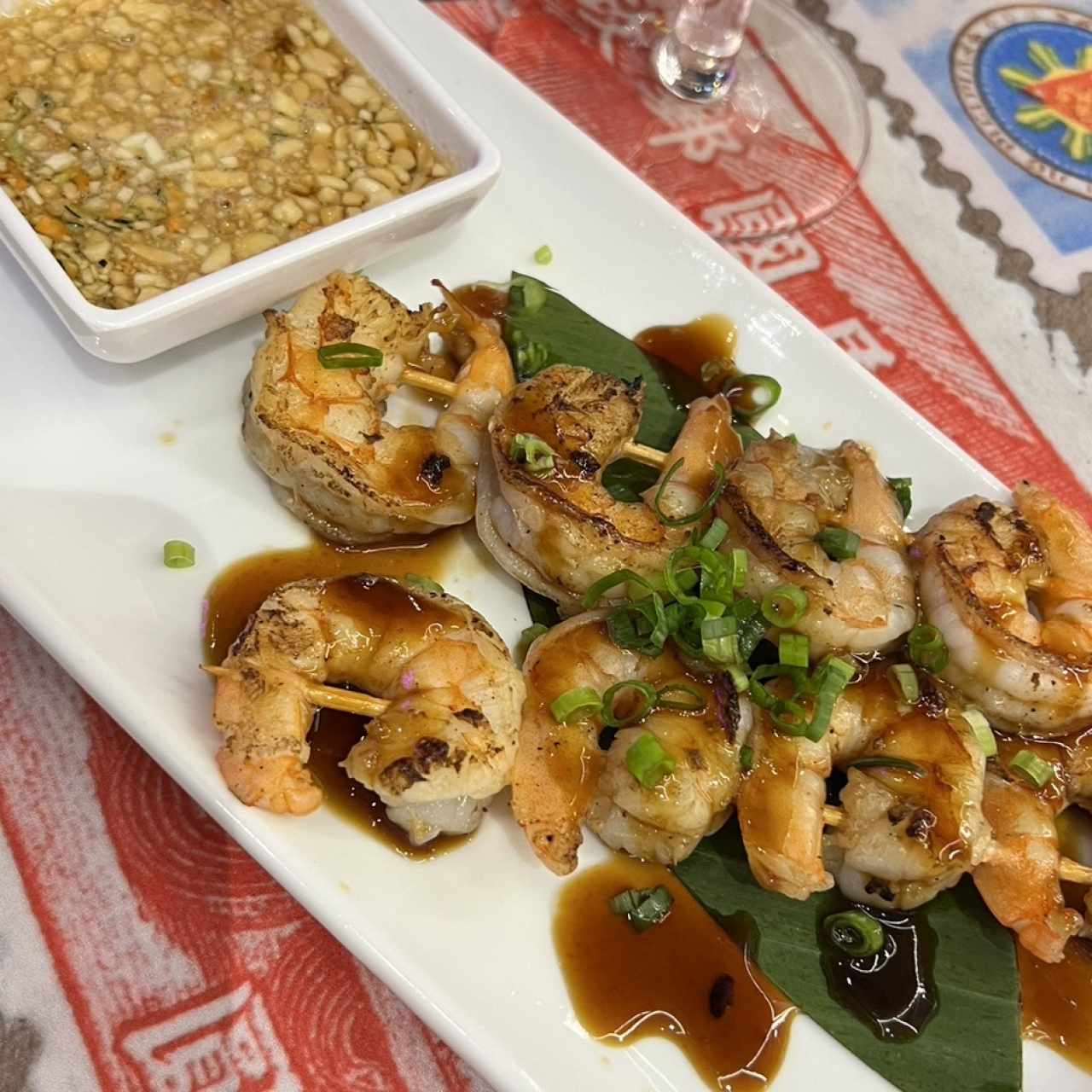 Brochetas de camarones