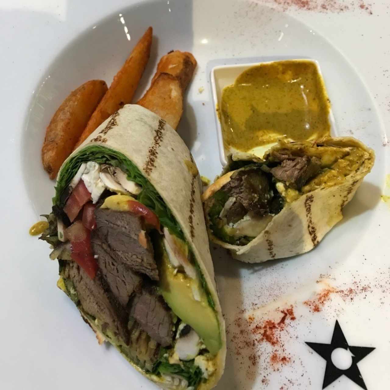 Wrap de filete de res con salsa curry