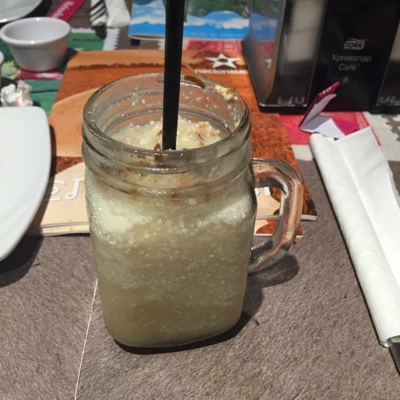 Jugo de piña, limón y coco