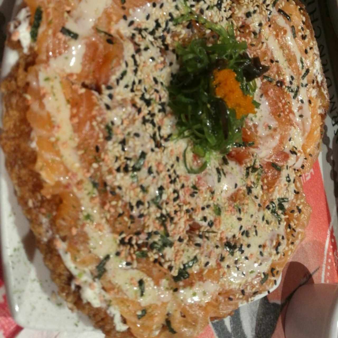 sushi pizza de salmon