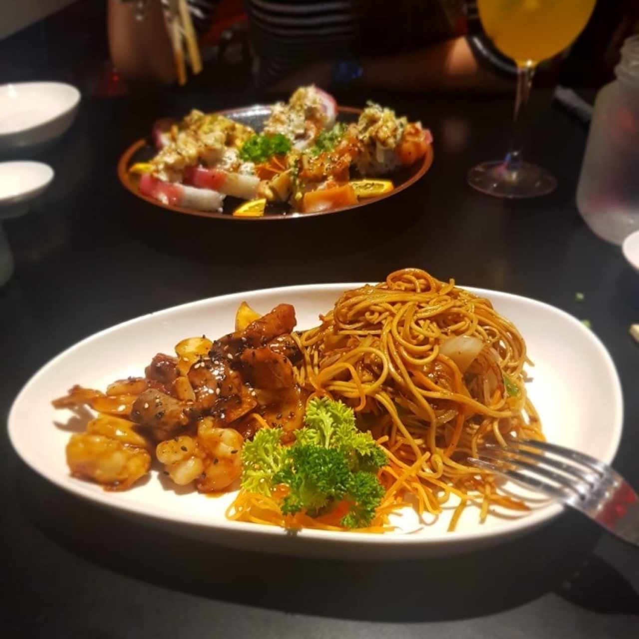 Teppanyaki mixto con pasta soba