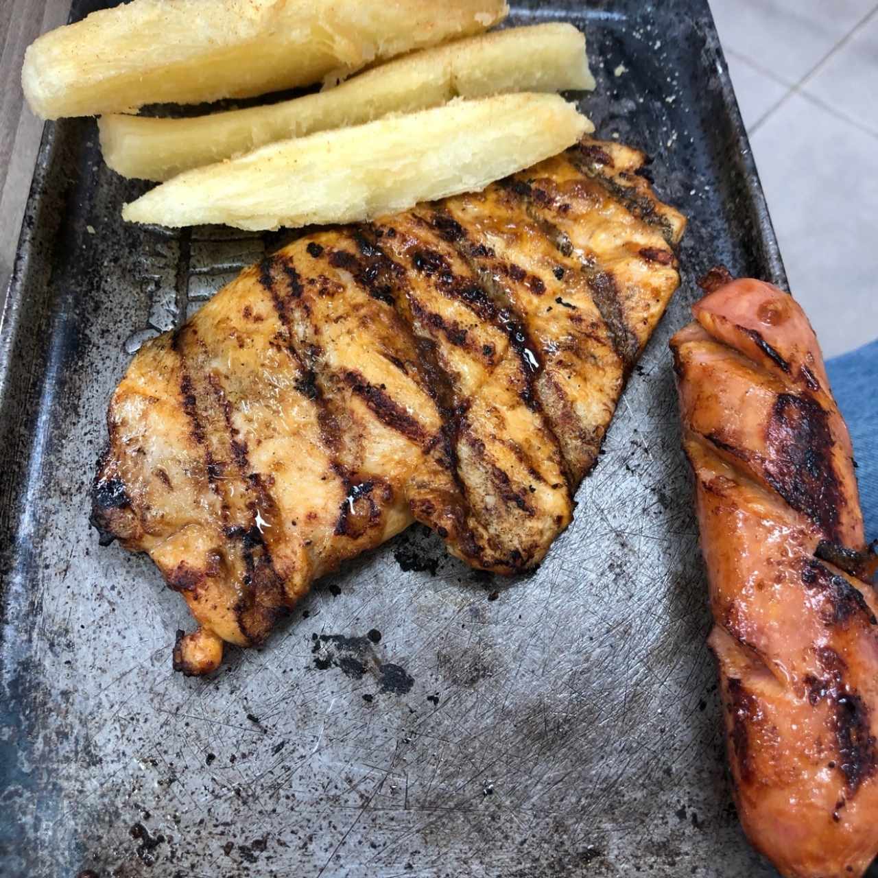 Pollo con chirizo y yuca