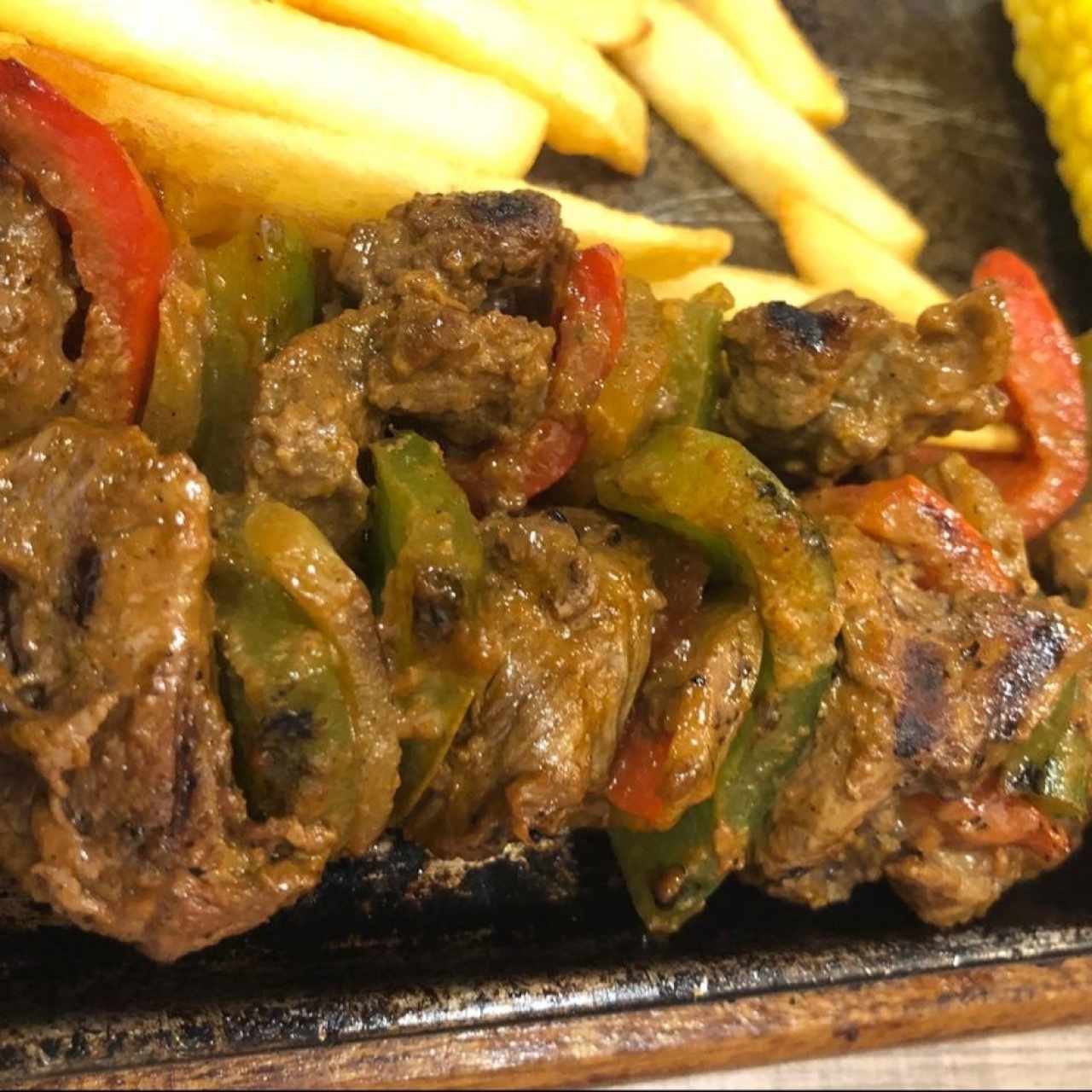 Brocheta de carne de res. 