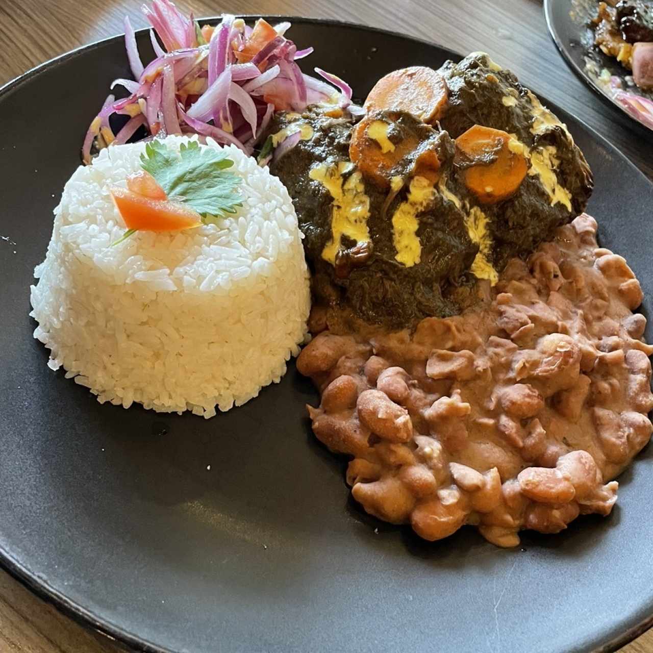 Arroz con costilla y frijoles