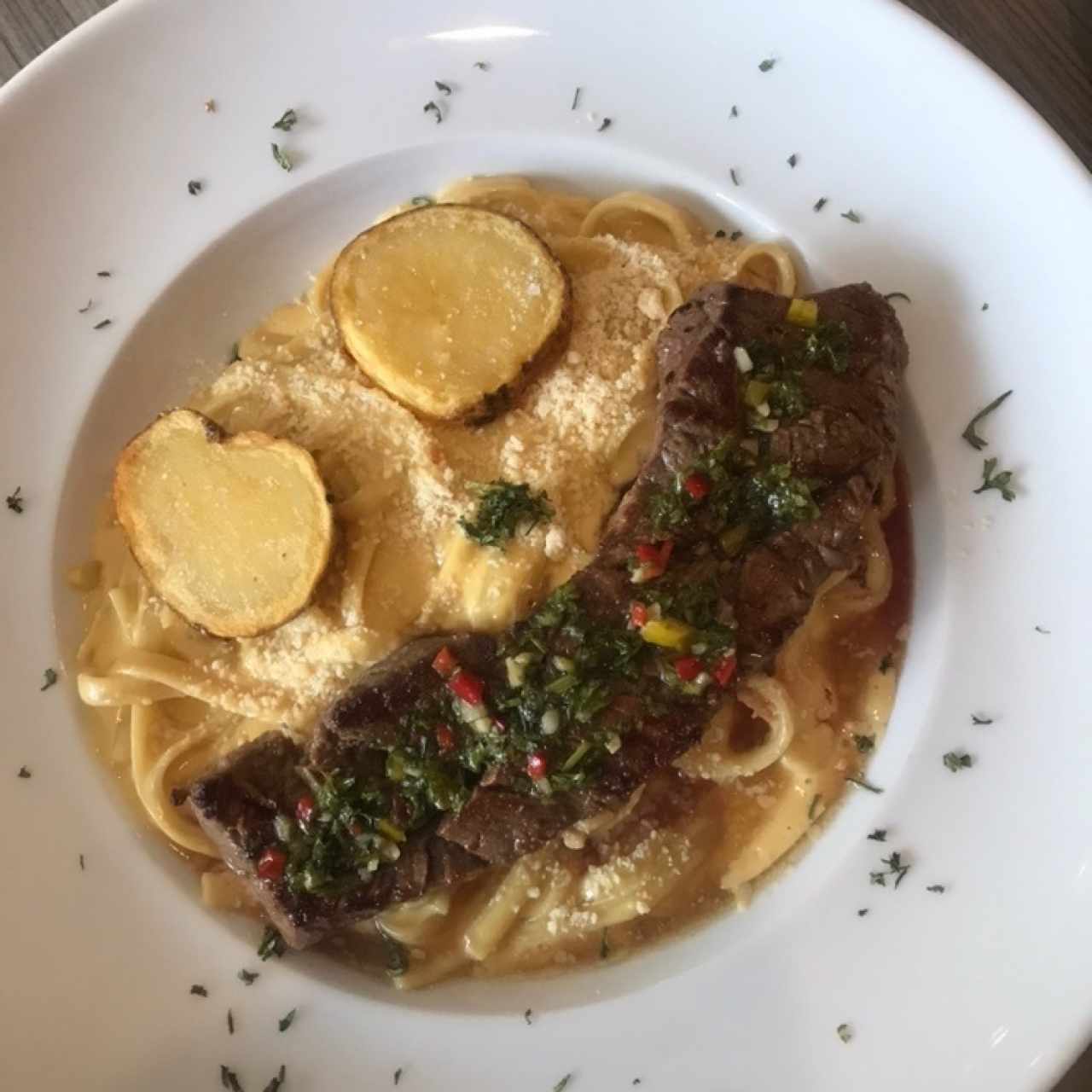 Fetuccini a la Huacaína con Churrasco