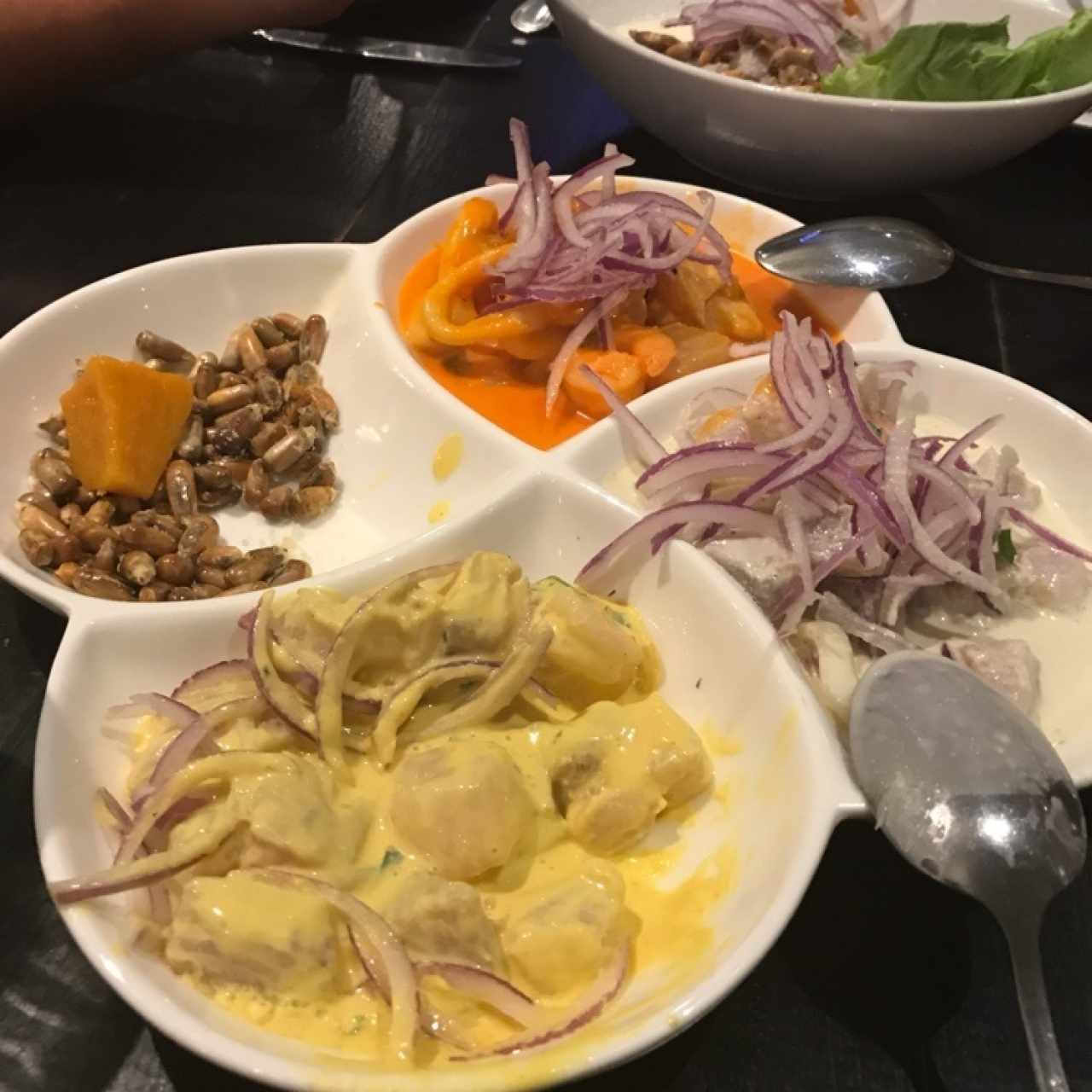 ceviche tres volcanes, pero no venía con el maiz tipico peruano