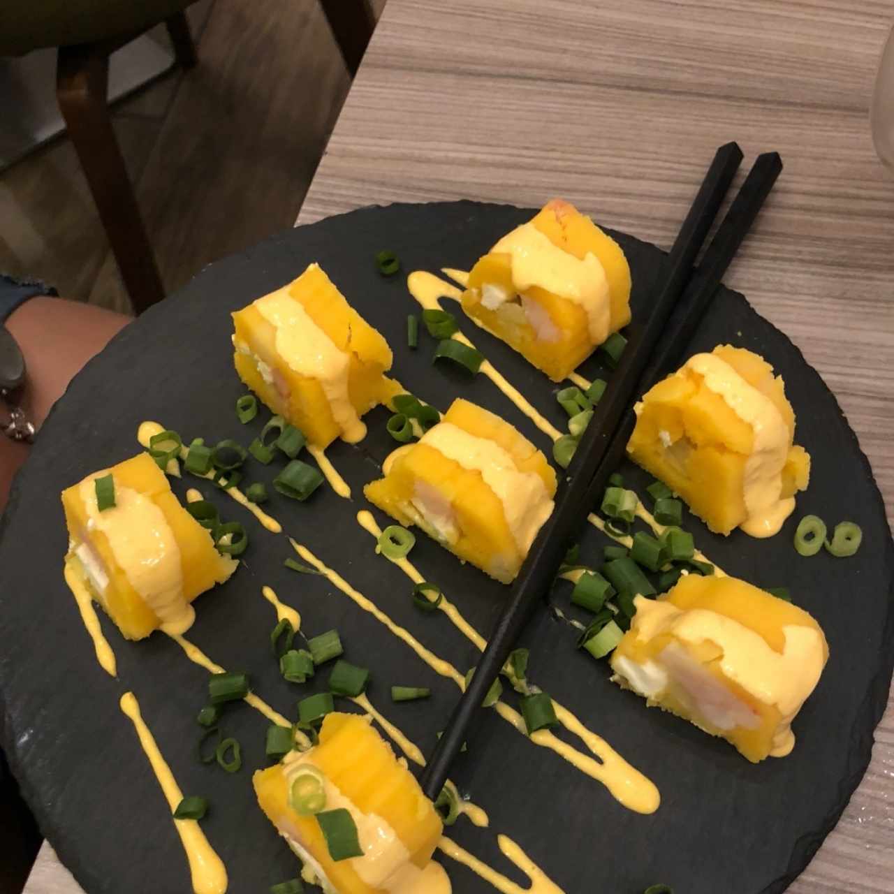 causa maki de camarones 