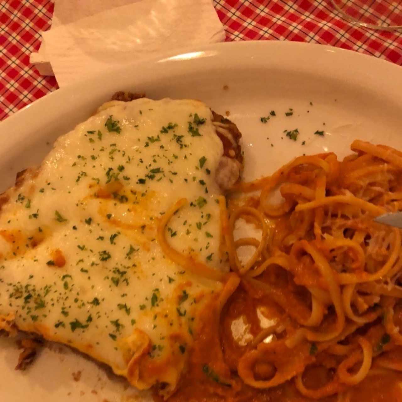 Filete de res milanesa con pasta a la crema rose