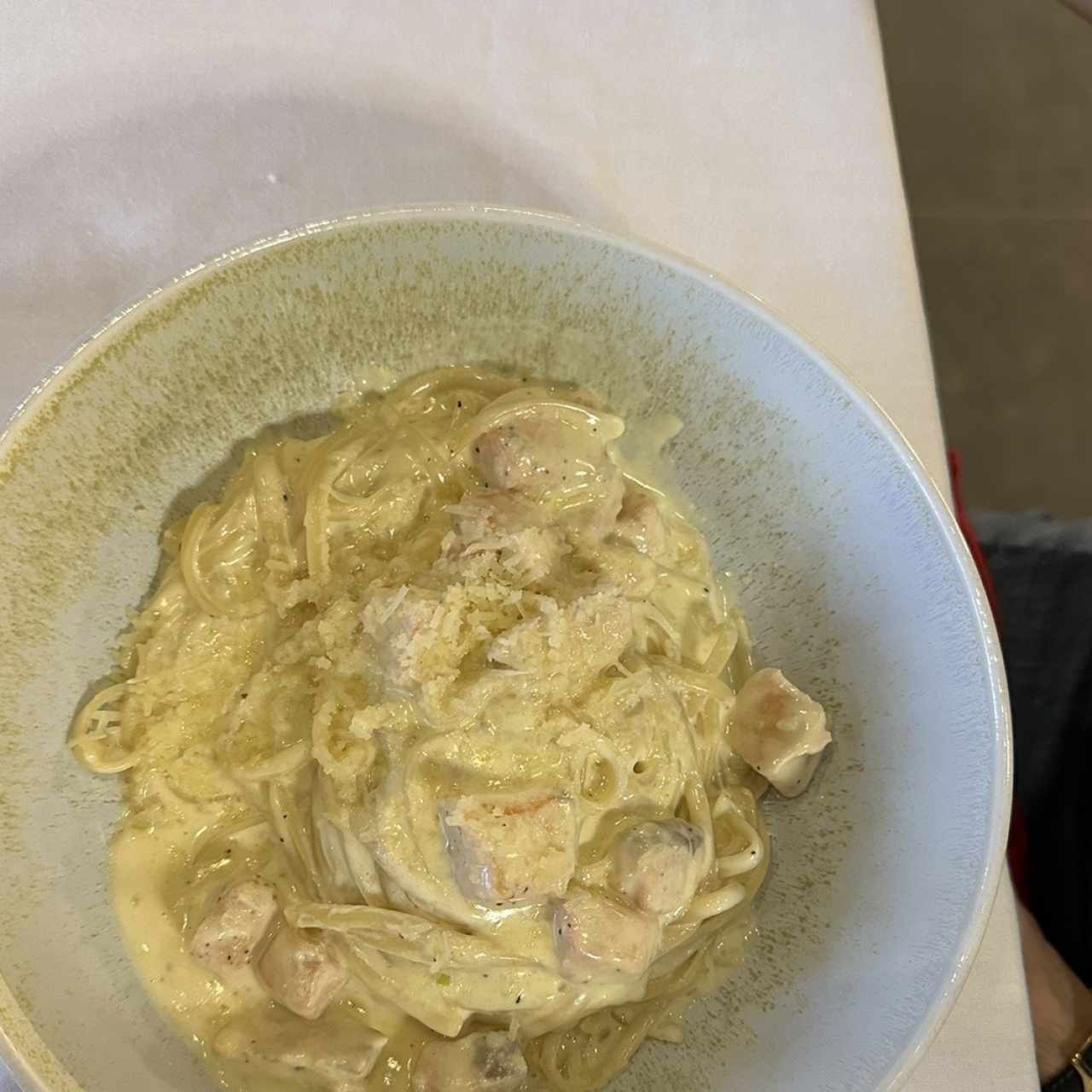 Pasta alfredo con salmón 