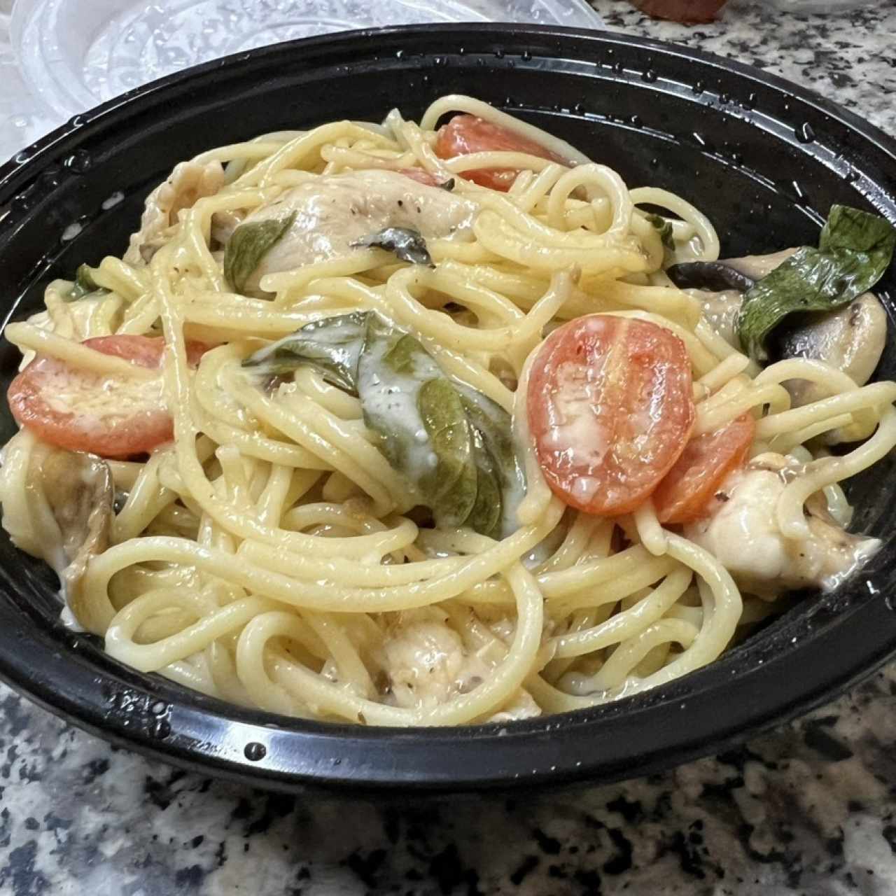 Linguini Alfredo con Pollo