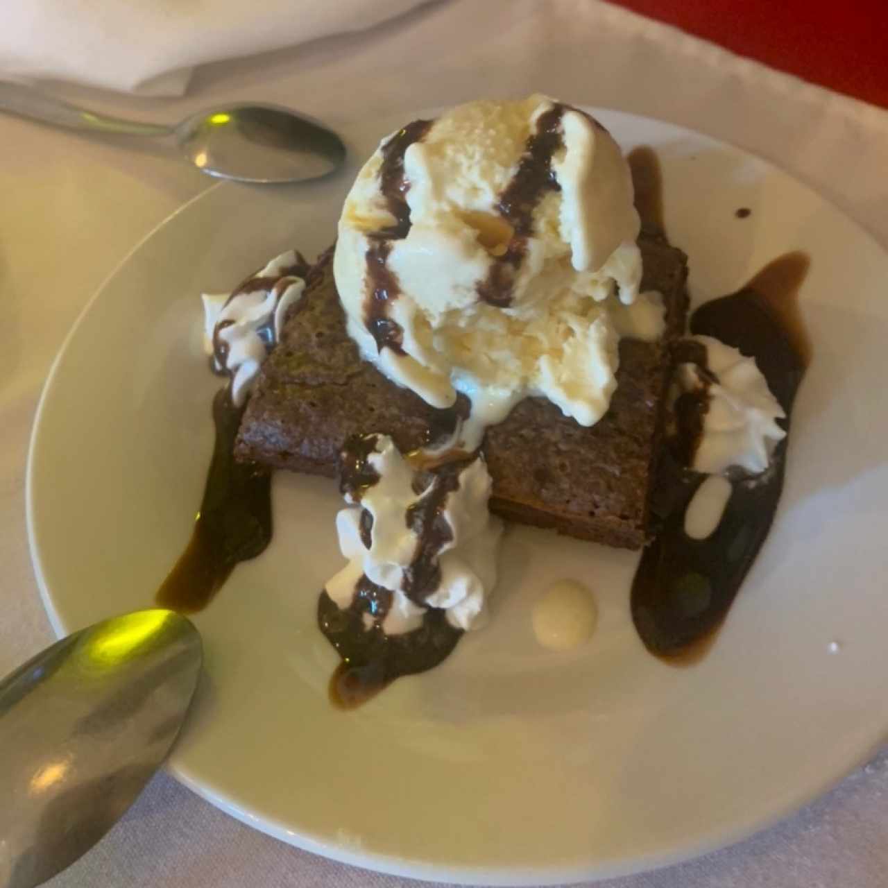 brownie con helado