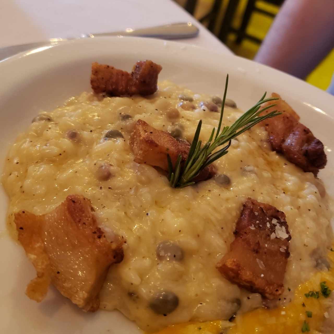 Risotto con guandú y chicharrón 