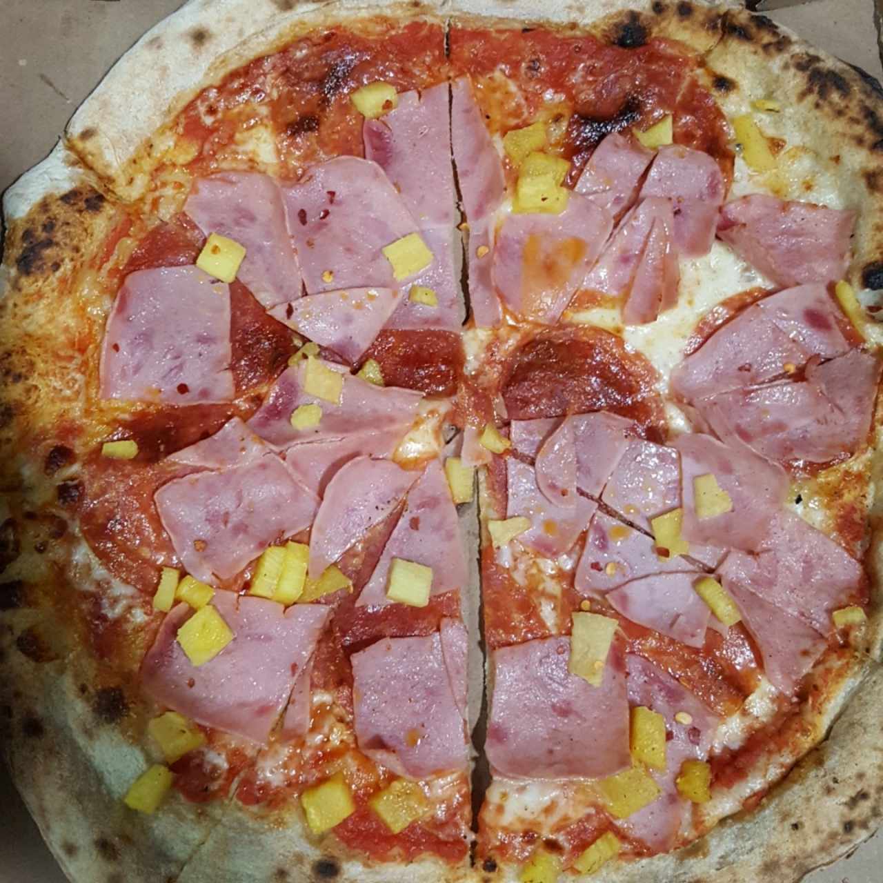 pepperoni, jamon y piña