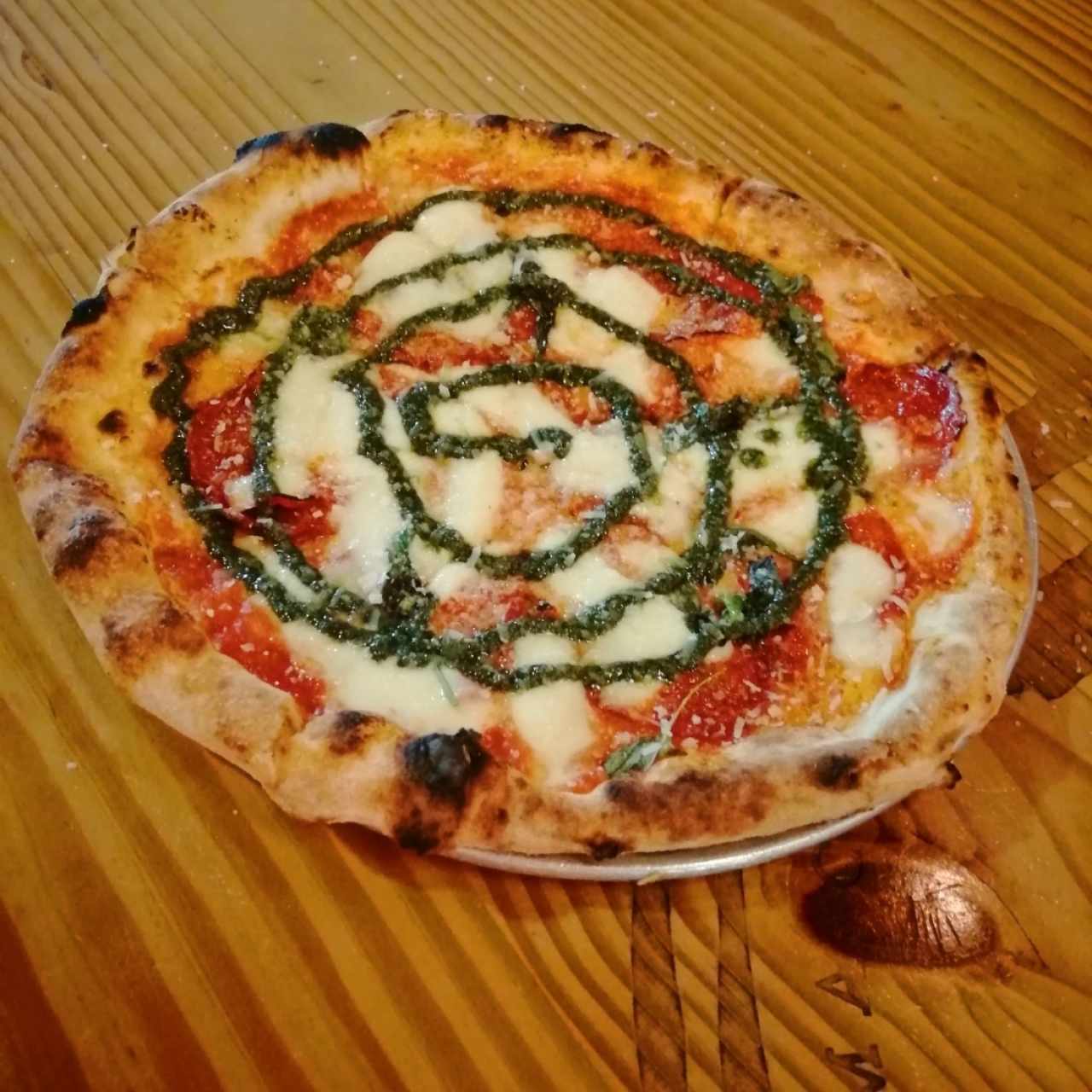 PIZZA ROJAS - TÍA Margarita con pesto