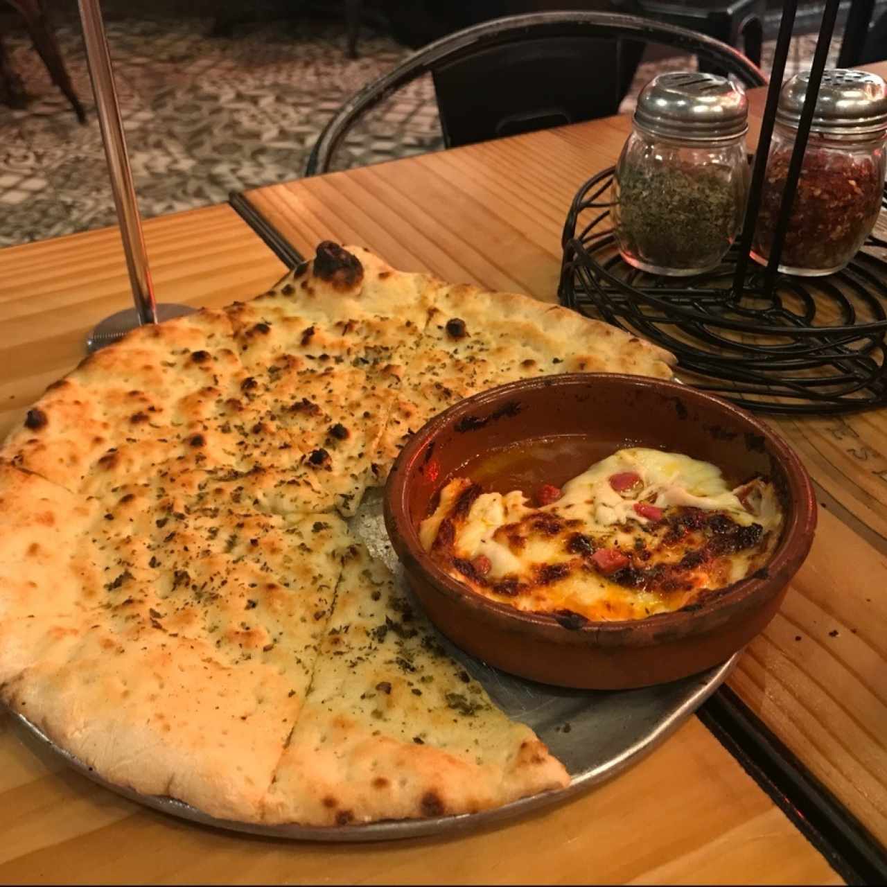 DEL BARRIO - QUESO FUNDIDO con Focaccia! 