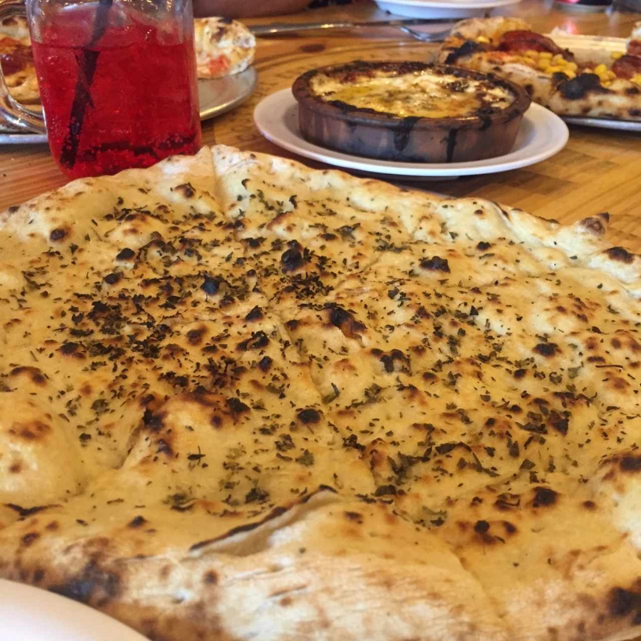 queso fundido con focaccia 😋😋😋