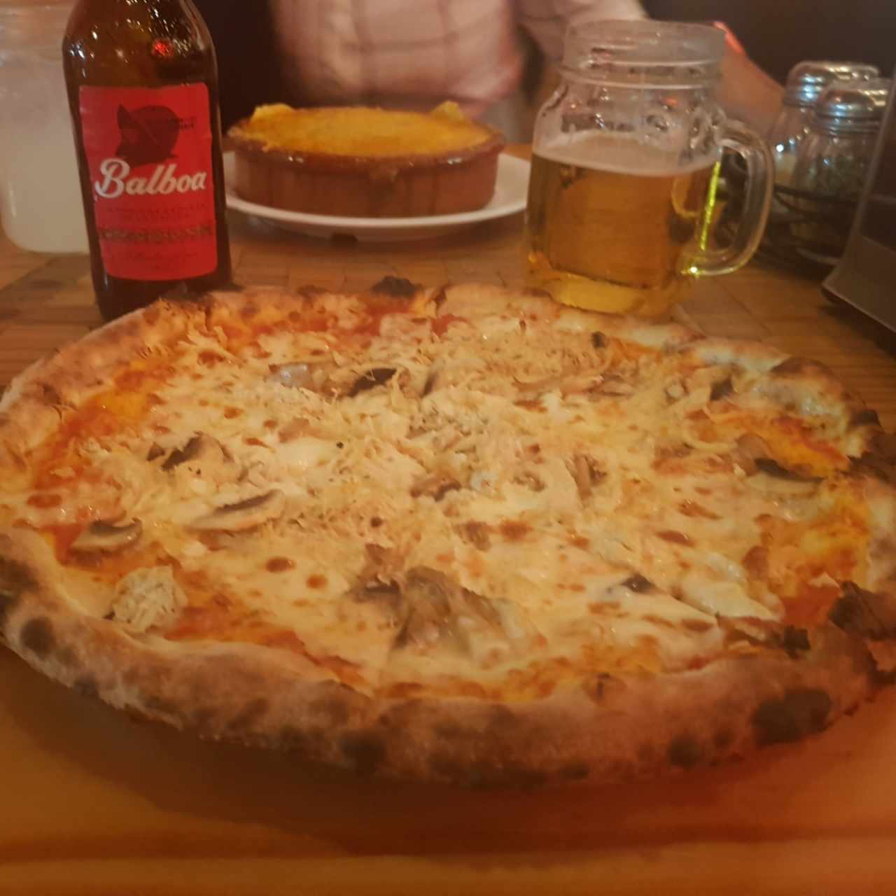 Pizza de pollo con hongos