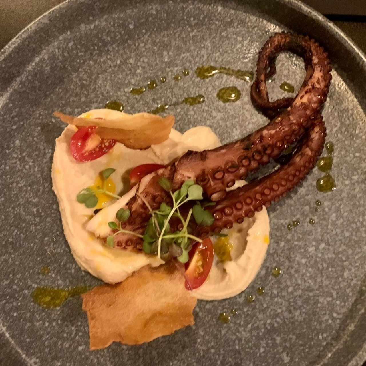 pulpo con hummus