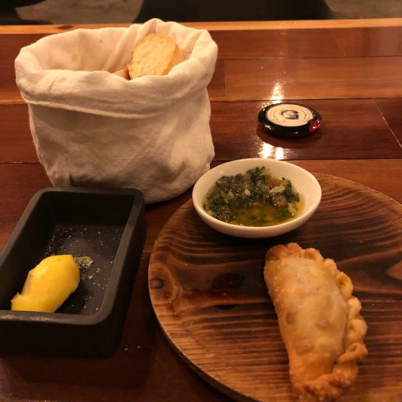 Empanada de entraña (son 3 empanadas)!y Pan de la casa 