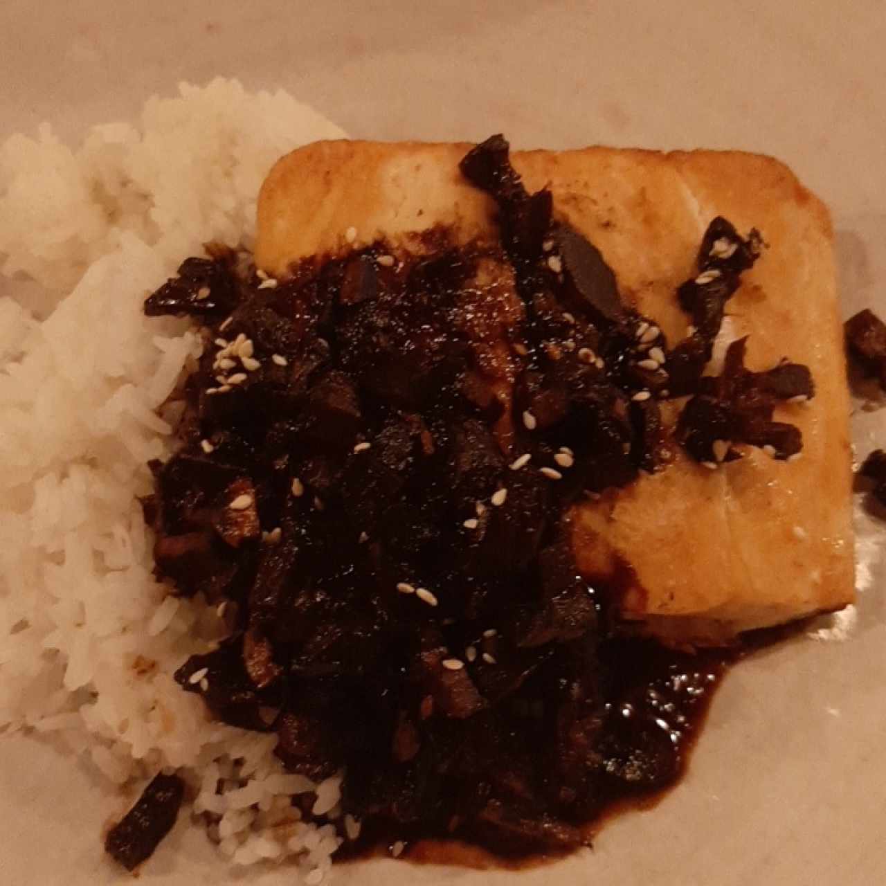 salmón Teriyaki como plato fuerte delicioso, 