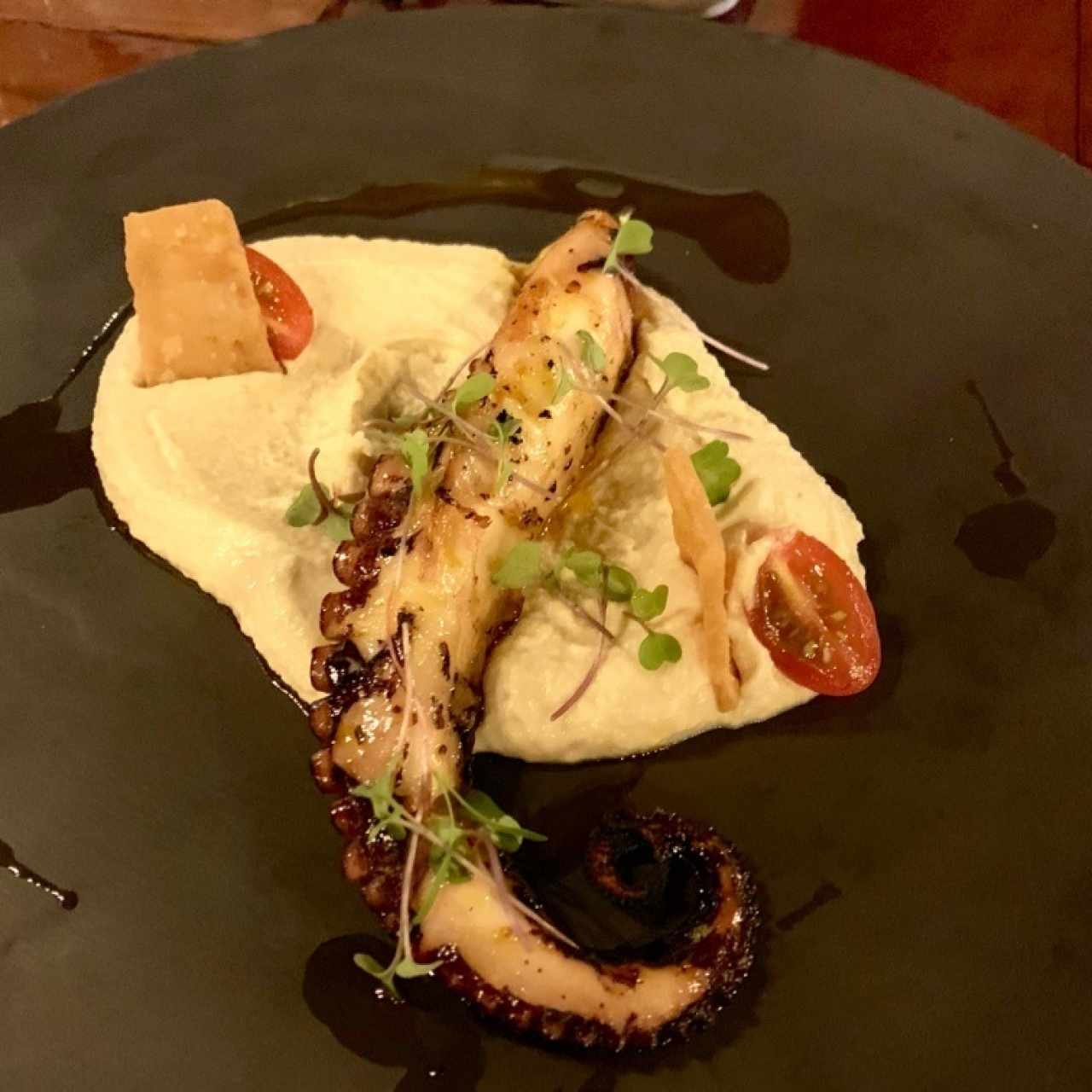 Pulpo con hummus