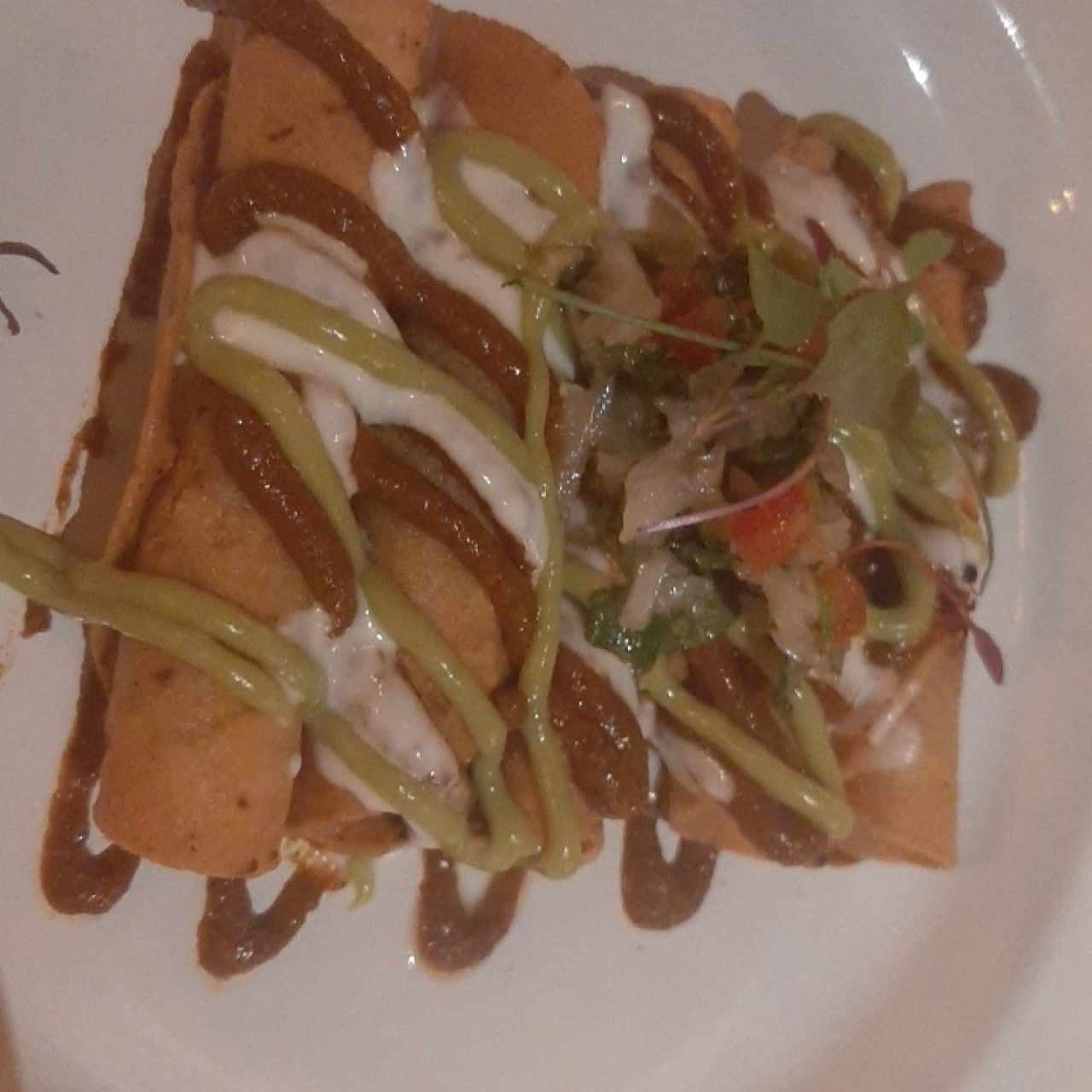 flautitas de pollo al carbóm