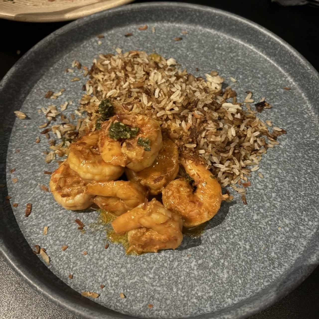 PLATOS FUERTES - CAMARONES ENCOCADOS