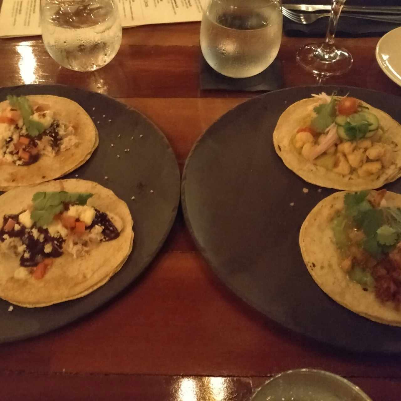 tacos de pollo, pescado y al pastor