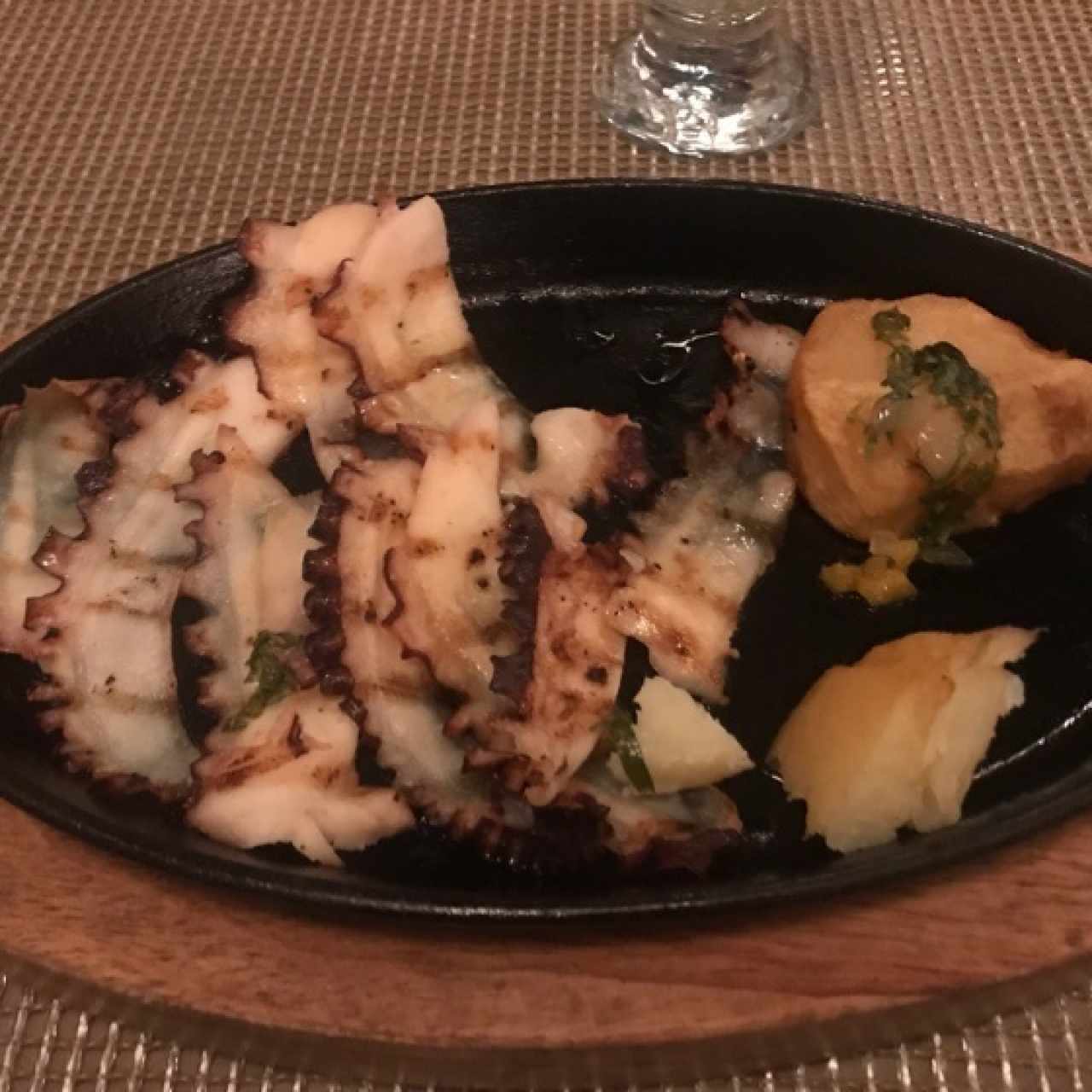 pulpo al carbon