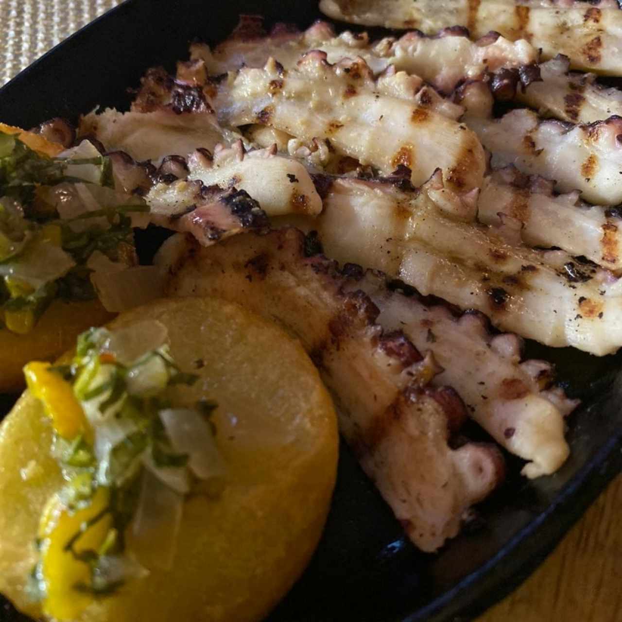 Mediterráneo - PULPO AL CARBÓN