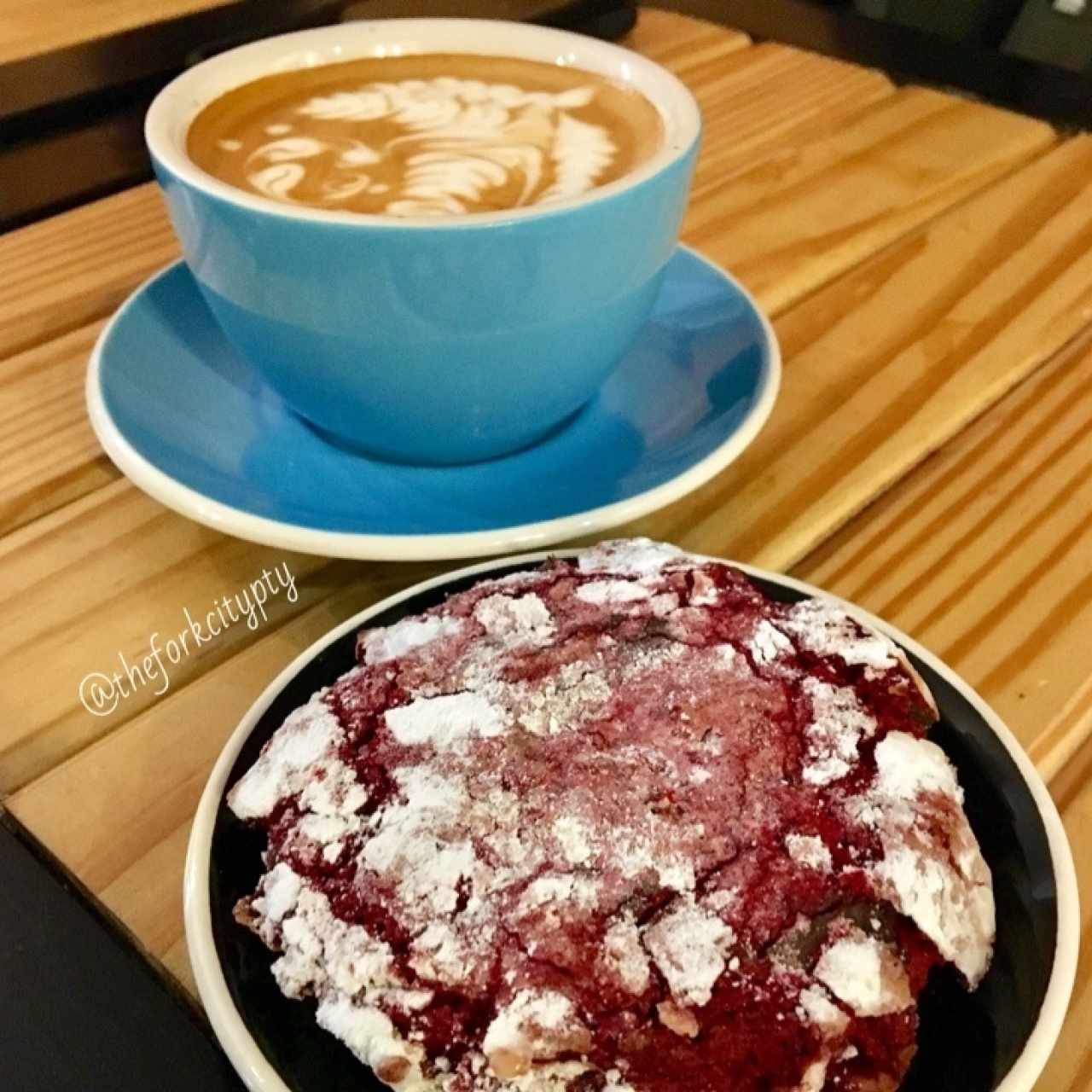 galleta de Red Velvet + Café