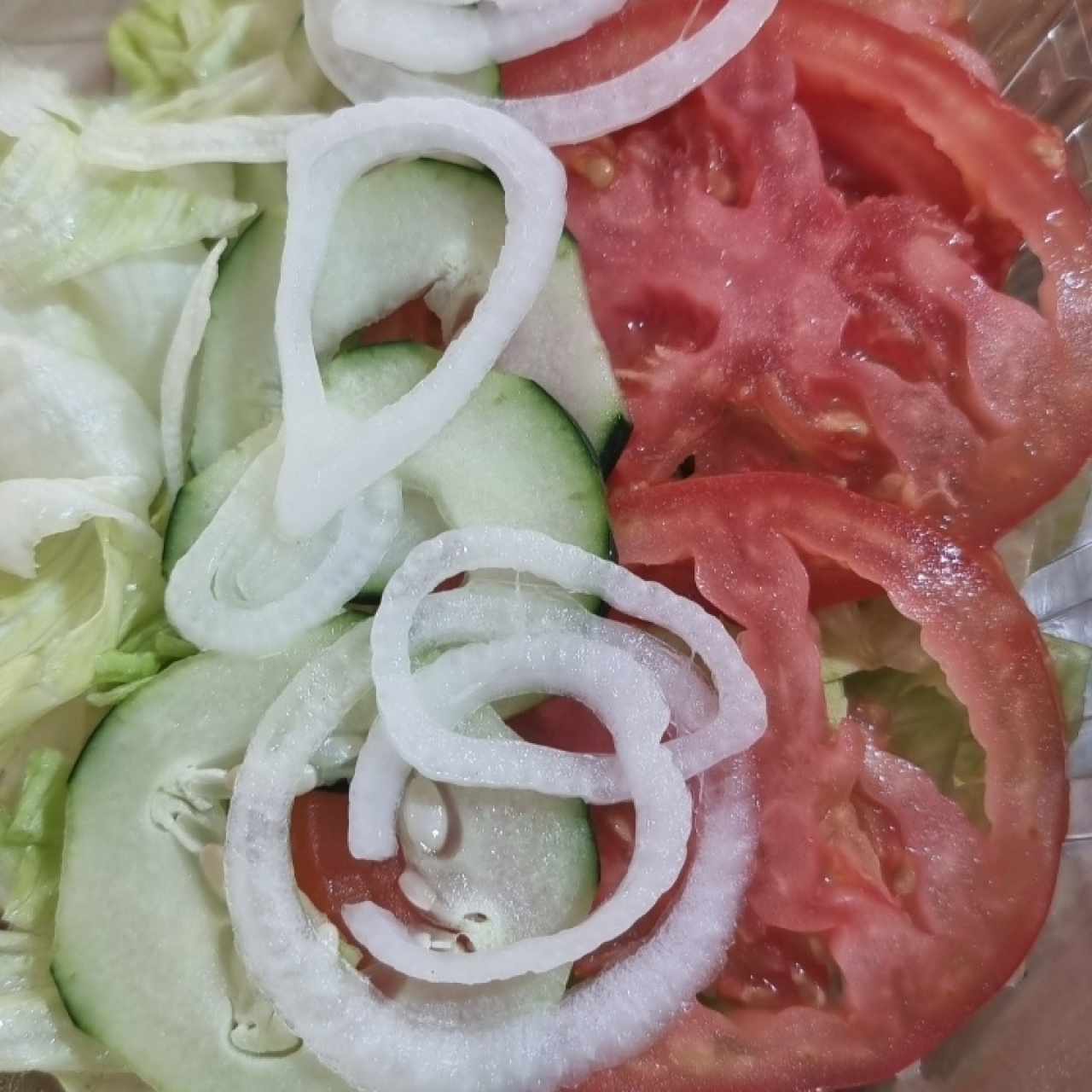 Ensalada de Lechuga, Tomate, Pepino y Cebolla