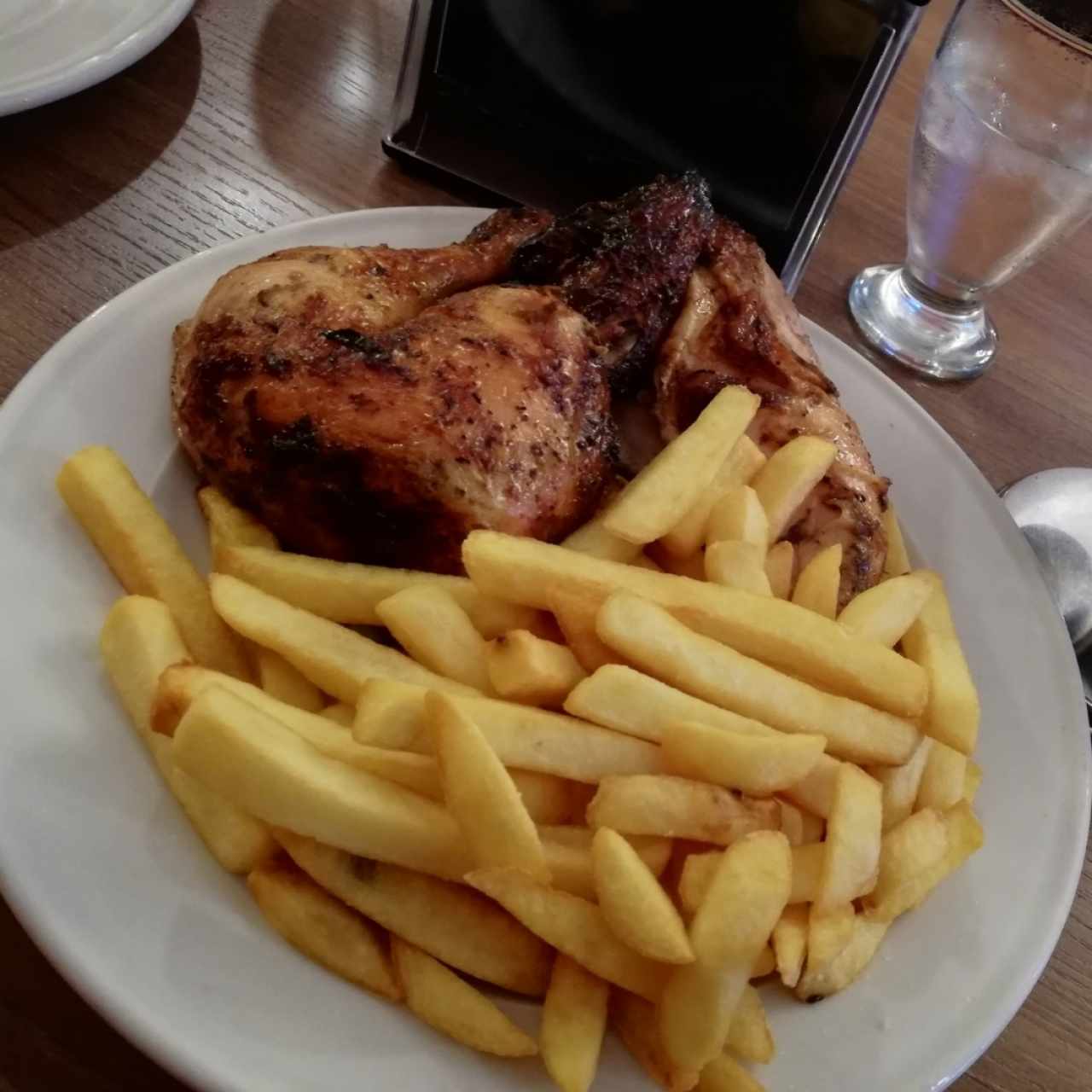 medio pollo con papas