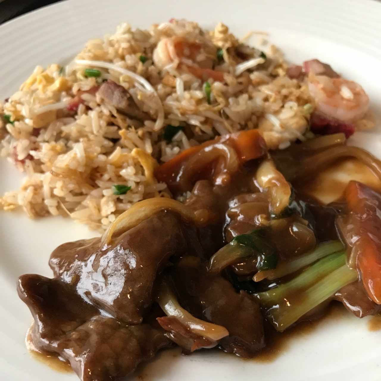 Arroz Cantones Especial y Carne en Salsa de Ostras