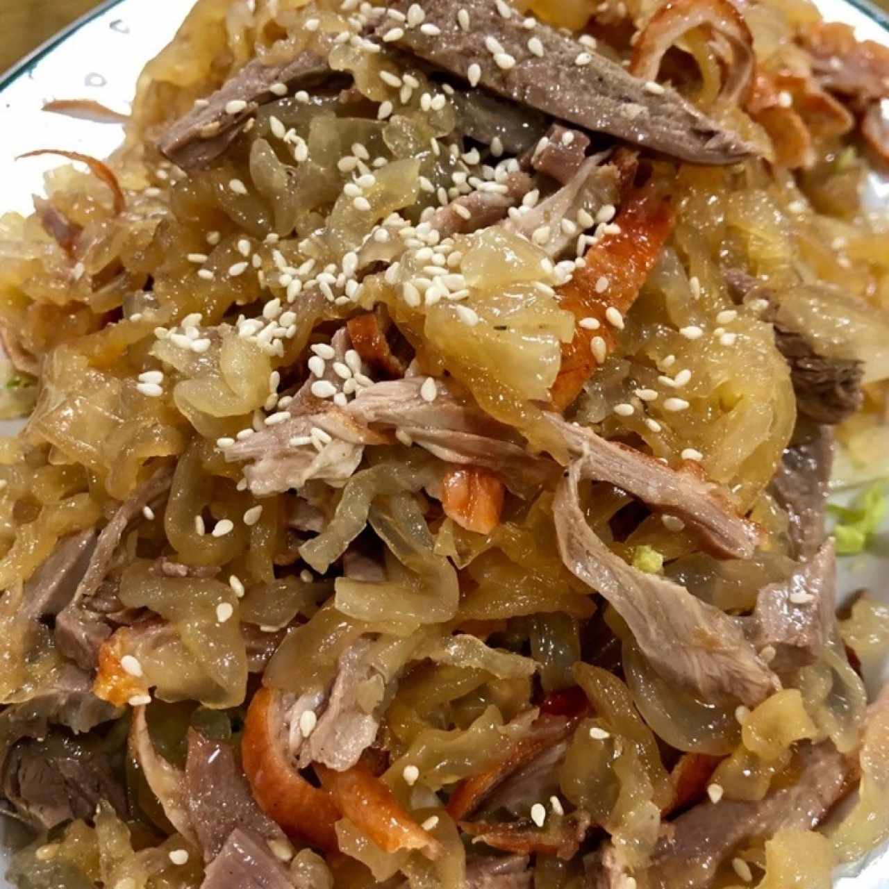 ensalada de algas y pato asado