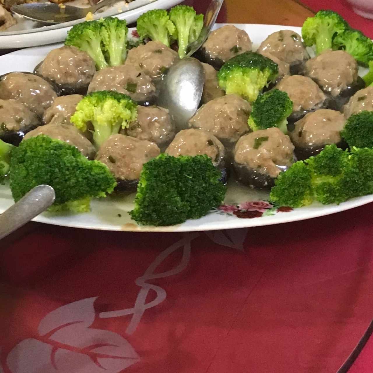 bolas de puerco con hongos