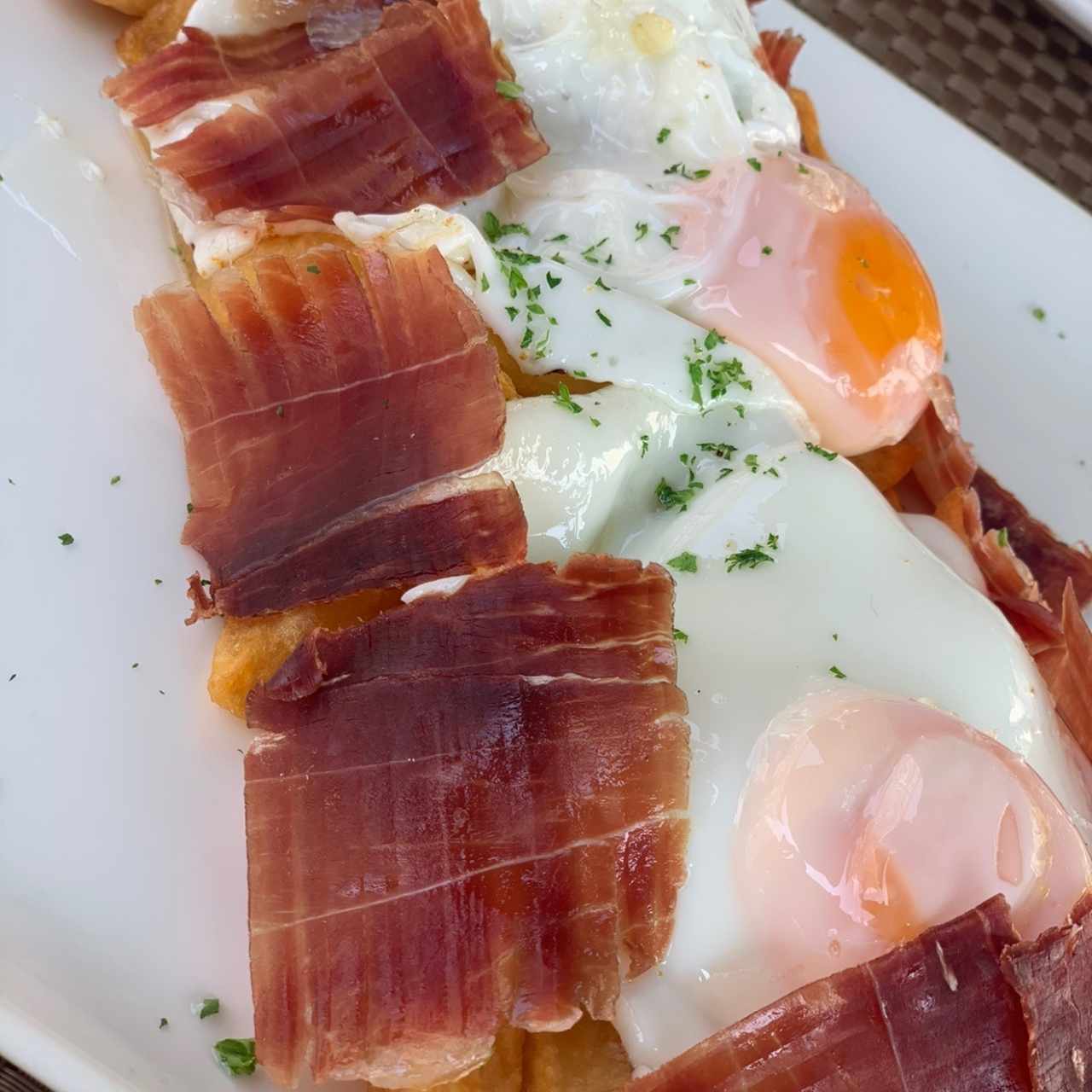 Huevos Rotos con Jamón Ibérico