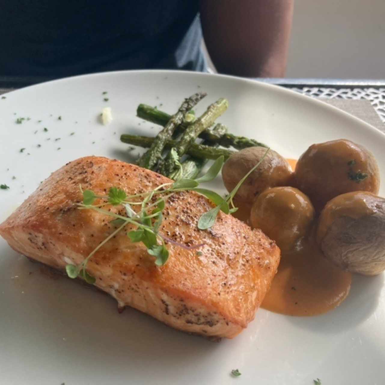 Salmón a la Plancha con reducción de Naranja