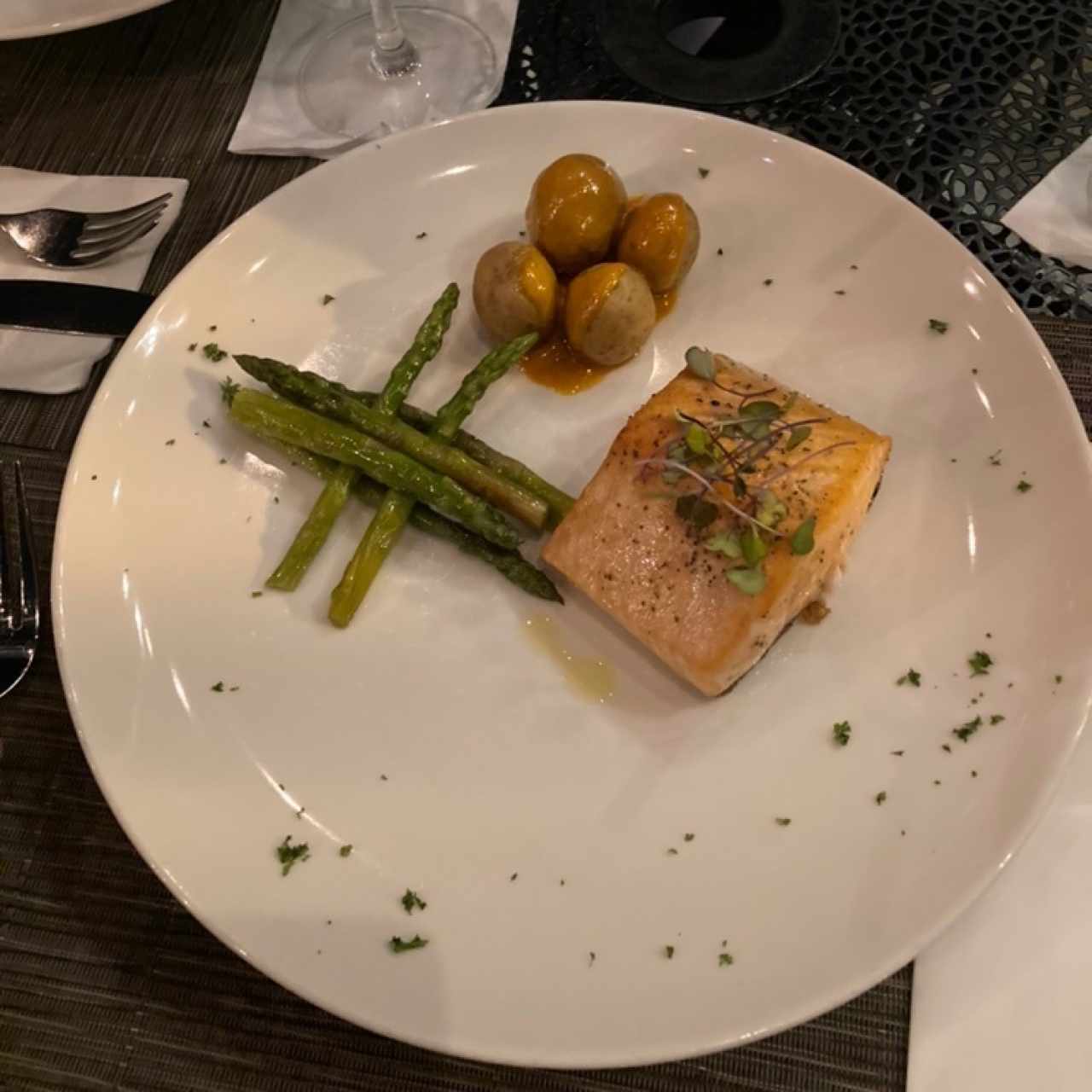 Salmón a la Plancha con reducción de Naranja